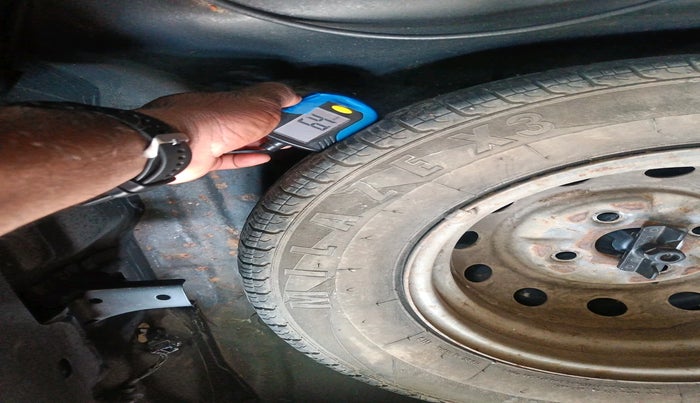 2015 Hyundai Eon ERA +, Petrol, Manual, 59,276 km, tyre