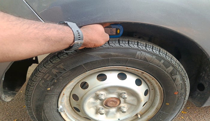 2015 Hyundai Eon ERA +, Petrol, Manual, 59,276 km, tyre