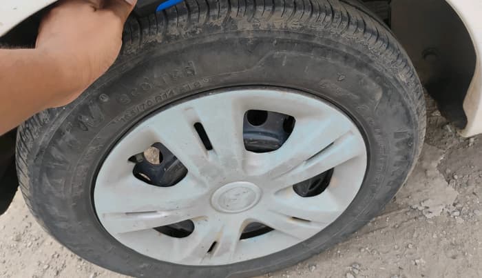 2014 Maruti Celerio VXI CNG, CNG, Manual, 2,70,924 km, tyre