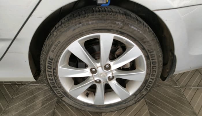 2012 Hyundai Verna FLUIDIC 1.6 VTVT SX, Petrol, Manual, 48,202 km, tyre
