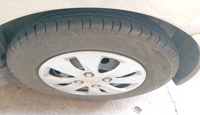 2012 Hyundai i10 SPORTZ 1.2 AT, Petrol, Automatic, 32,899 km, tyre