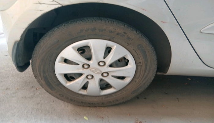 2012 Hyundai i10 SPORTZ 1.2 AT, Petrol, Automatic, 32,899 km, tyre