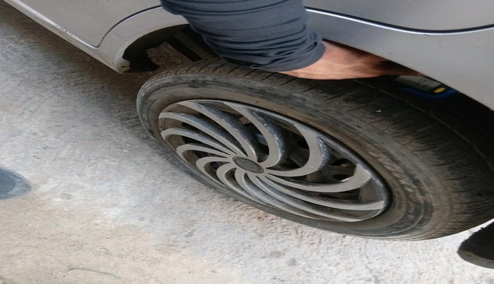 2013 Maruti Wagon R 1.0 VXI, Petrol, Manual, 1,17,697 km, tyre