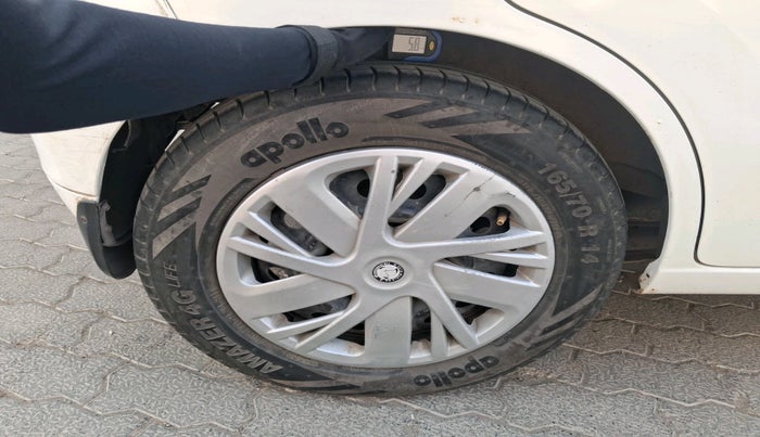 2016 Maruti Wagon R 1.0 VXI AMT, CNG, Automatic, 1,46,833 km, tyre