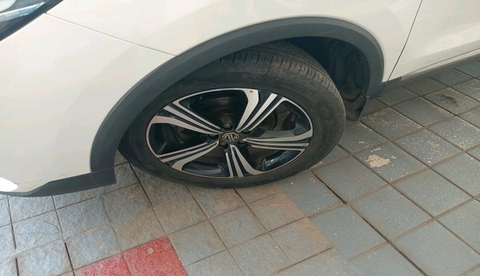 2022 MG ASTOR SHARP 1.5 CVT, Petrol, Automatic, 26,946 km, tyre