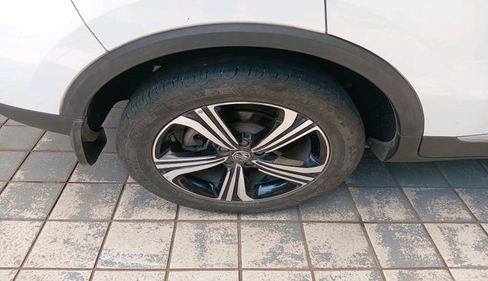 2022 MG ASTOR SHARP 1.5 CVT, Petrol, Automatic, 26,946 km, tyre