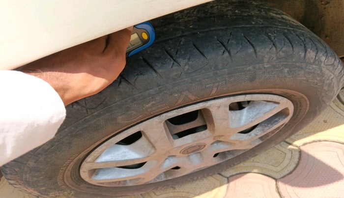 2016 Renault Duster 85 PS RXE DIESEL, Diesel, Manual, 3,72,424 km, tyre