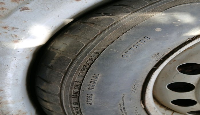 2015 Ford New Figo TITANIUM 1.2 PETROL MT, Petrol, Manual, 75,203 km, tyre