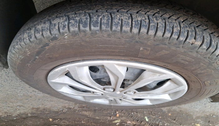 2017 Maruti Dzire VXI AMT, Petrol, Automatic, 87,205 km, tyre