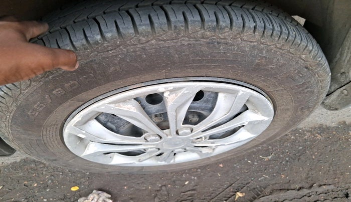 2017 Maruti Dzire VXI AMT, Petrol, Automatic, 87,205 km, tyre