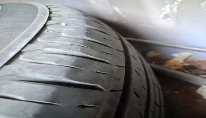 2017 Maruti Dzire VXI AMT, Petrol, Automatic, 87,205 km, tyre