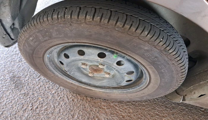 2017 Maruti Dzire VXI AMT, Petrol, Automatic, 87,205 km, tyre