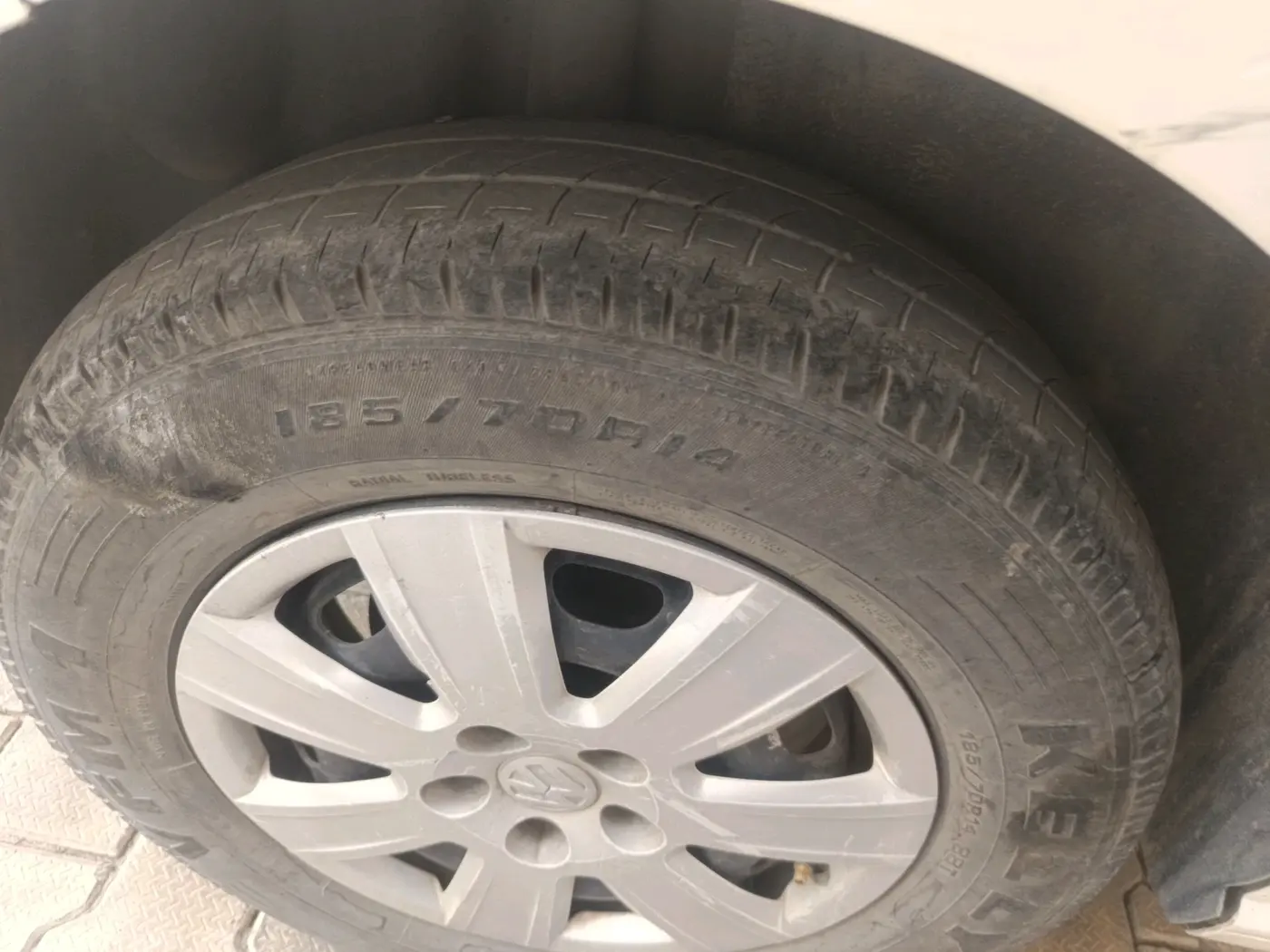 2011 Volkswagen Polo TRENDLINE 1.2L PETROL, Petrol, Manual, 1,42,174 km, tyre