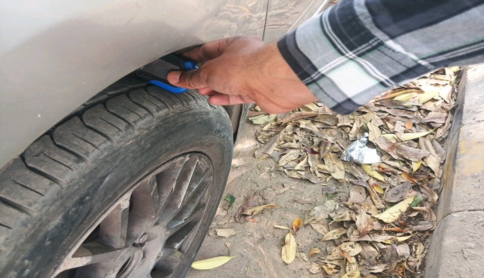 2012 Honda City 1.5L I-VTEC CORPORATE MT, Petrol, Manual, 1,41,832 km, tyre