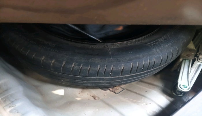 2012 Honda City 1.5L I-VTEC CORPORATE MT, Petrol, Manual, 1,41,832 km, tyre