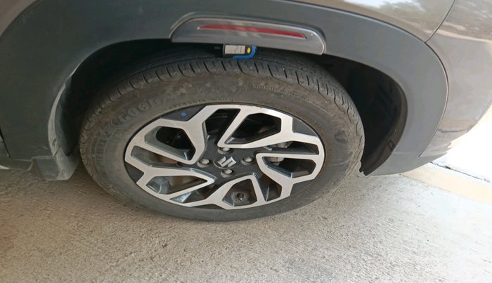 2023 Maruti FRONX ALPHA 1.0L TURBO 6 AT, Petrol, Automatic, 32,362 km, tyre