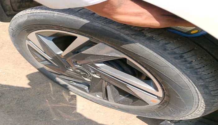 2021 Hyundai NEW I20 ASTA 1.2 AT, Petrol, Automatic, 78,086 km, tyre