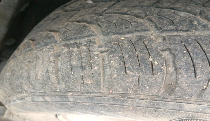 2011 Mahindra XUV500 W8, Diesel, Manual, 2,07,917 km, tyre