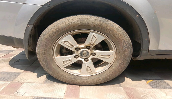 2011 Mahindra XUV500 W8, Diesel, Manual, 2,07,917 km, tyre