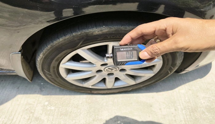 2009 Volkswagen Jetta COMFORTLINE 1.9 TDI AT, Diesel, Automatic, 1,07,399 km, tyre