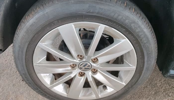 2017 Volkswagen Polo HIGHLINE1.2L, Petrol, Manual, 83,856 km, tyre