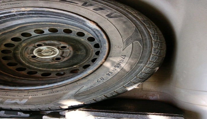 2013 Honda Amaze 1.2L I-VTEC S, Petrol, Manual, 52,538 km, tyre