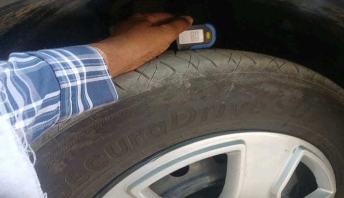 2014 Mahindra XUV500 W6, Diesel, Manual, 1,02,822 km, tyre