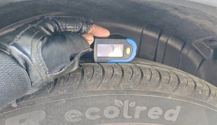 2025 Mahindra XUV 3XO AX5L 1.2 TGDi, Petrol, Manual, 2,720 km, tyre