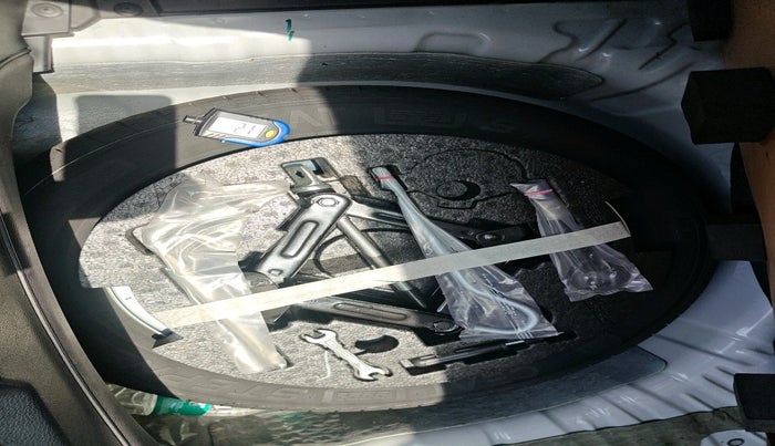 2025 Mahindra XUV 3XO AX5L 1.2 TGDi, Petrol, Manual, 2,720 km, tyre