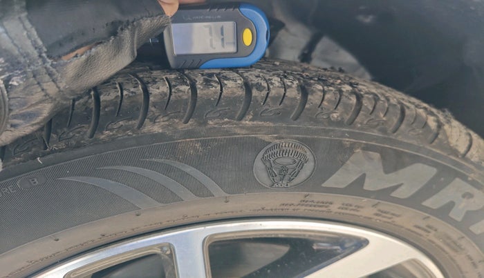 2025 Mahindra XUV 3XO AX5L 1.2 TGDi, Petrol, Manual, 2,720 km, tyre