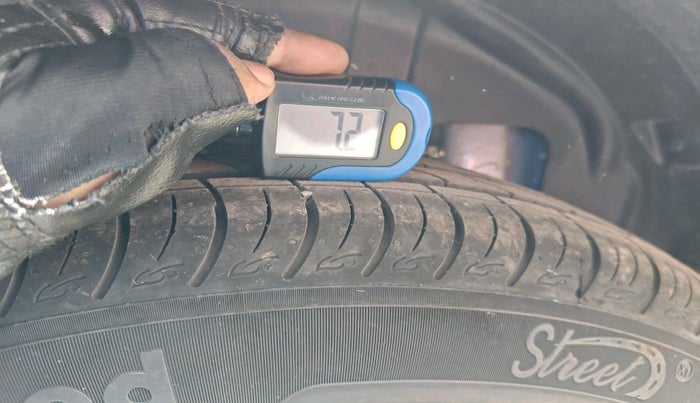 2025 Mahindra XUV 3XO AX5L 1.2 TGDi, Petrol, Manual, 2,720 km, tyre