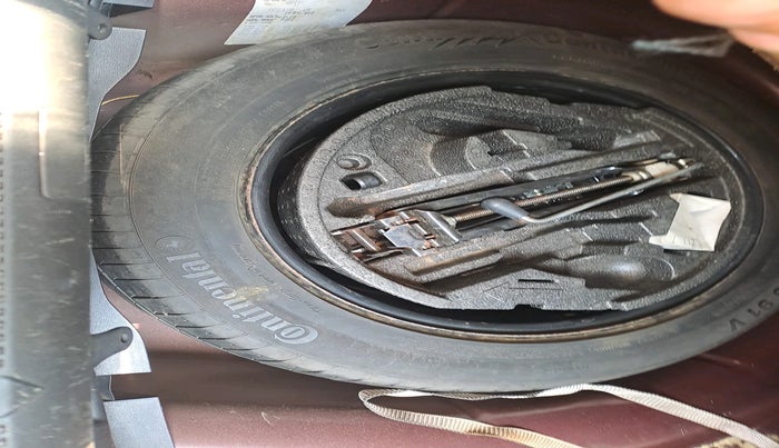 2012 Skoda Laura L&K 2.0 TDI AT, Diesel, Automatic, 2,06,282 km, tyre