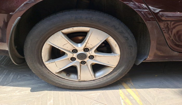 2012 Skoda Laura L&K 2.0 TDI AT, Diesel, Automatic, 2,06,282 km, tyre