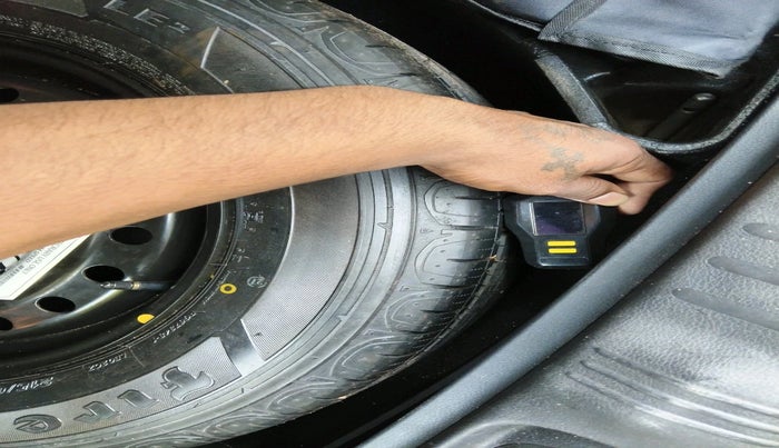 2018 Jeep Compass LIMITED 2.0 DIESEL, Diesel, Manual, 1,01,319 km, tyre