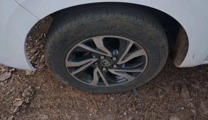 2021 Toyota Innova Crysta 2.4 GX 8 STR, Diesel, Manual, 1,10,735 km, tyre