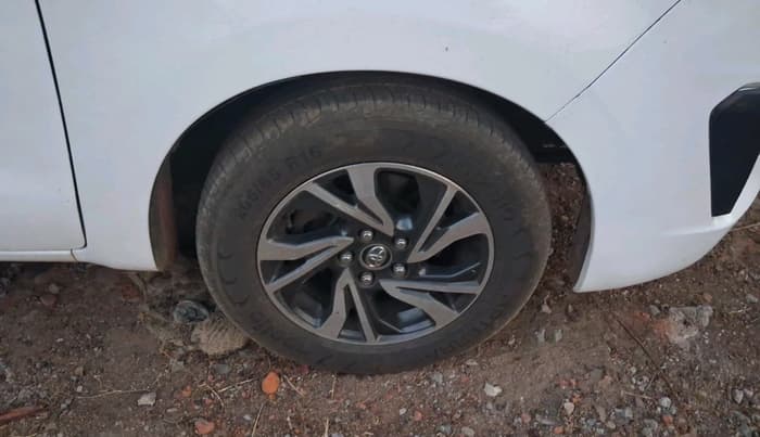 2021 Toyota Innova Crysta 2.4 GX 8 STR, Diesel, Manual, 1,10,735 km, tyre
