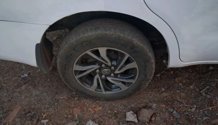 2021 Toyota Innova Crysta 2.4 GX 8 STR, Diesel, Manual, 1,10,735 km, tyre