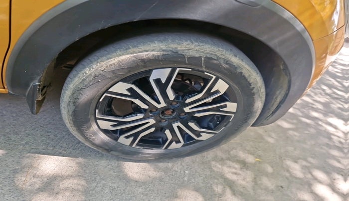 2022 Renault TRIBER RXZ, Petrol, Manual, 83,188 km, tyre