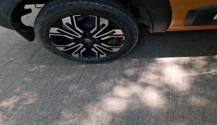 2022 Renault TRIBER RXZ, Petrol, Manual, 83,188 km, tyre