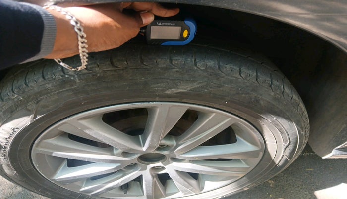 2015 Volkswagen Polo GT TSI AT, Petrol, Automatic, 80,526 km, tyre