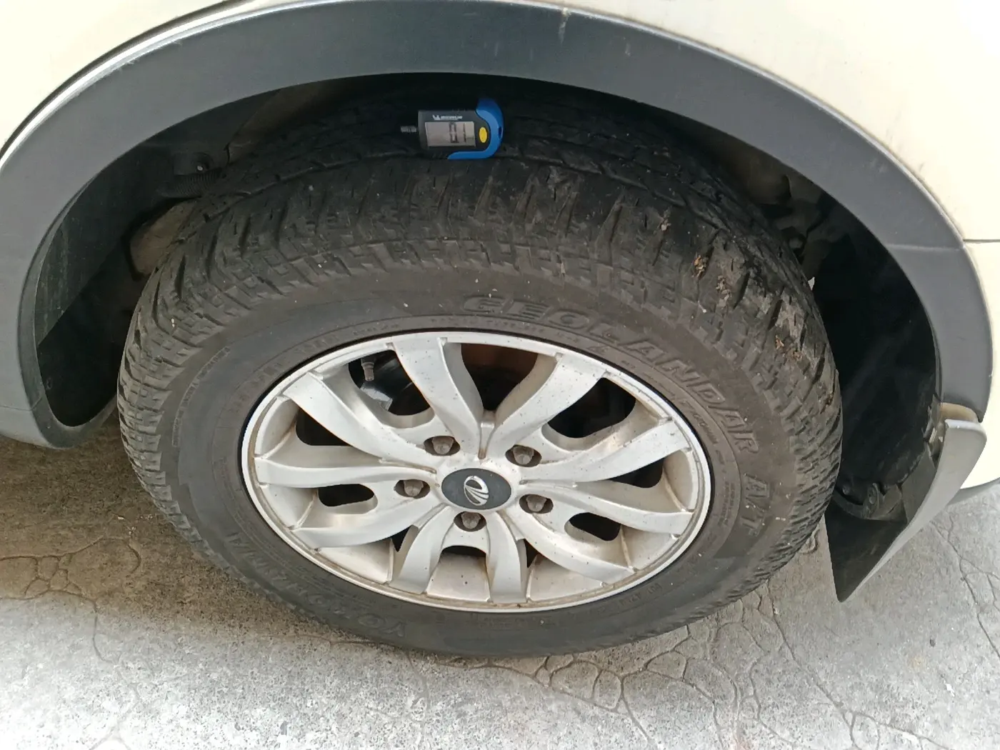 2016 Mahindra XUV500 W10, Diesel, Manual, 1,67,687 km, tyre
