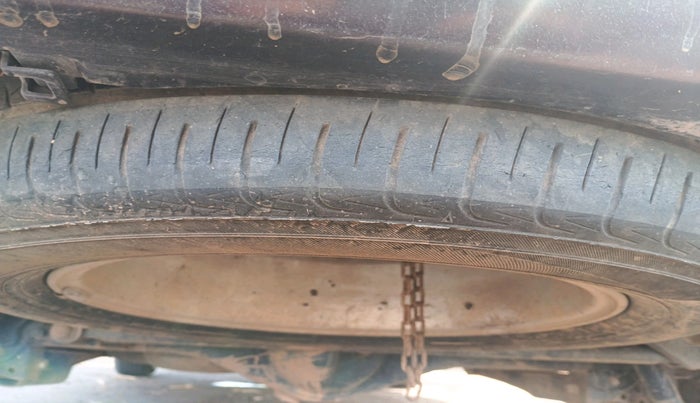 2017 Toyota Innova Crysta 2.4 VX 7 STR, Diesel, Manual, 1,58,199 km, tyre