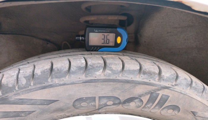 2019 Maruti Alto LXI CNG, CNG, Manual, 50,257 km, tyre