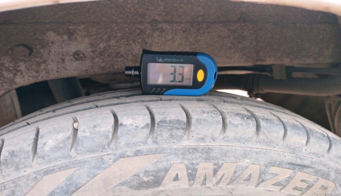 2019 Maruti Alto LXI CNG, CNG, Manual, 50,257 km, tyre