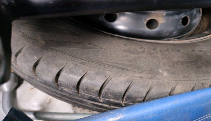 2019 Maruti Alto LXI CNG, CNG, Manual, 50,257 km, tyre