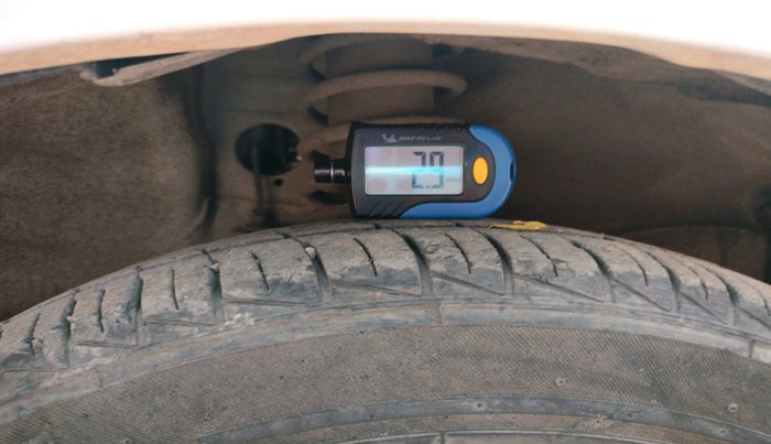 2019 Maruti Alto LXI CNG, CNG, Manual, 50,257 km, tyre