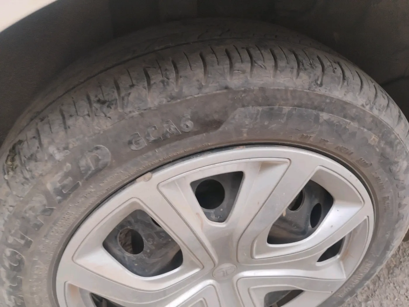2024 Tata ALTROZ XM PLUS CNG, CNG, Manual, 29,889 km, tyre