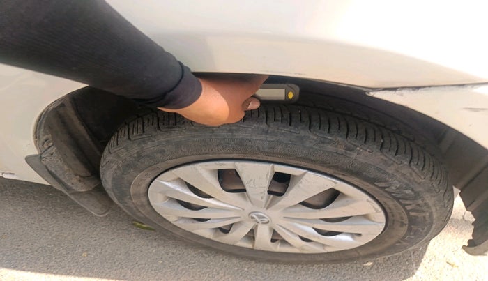 2013 Toyota Etios Liva G, Petrol, Manual, 1,19,166 km, tyre