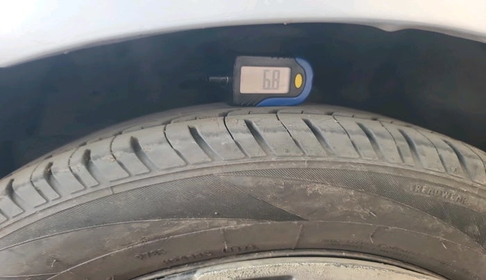 2011 Toyota Etios G, CNG, Manual, 1,19,148 km, tyre