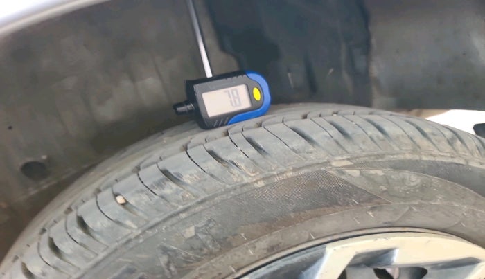 2011 Toyota Etios G, CNG, Manual, 1,19,148 km, tyre